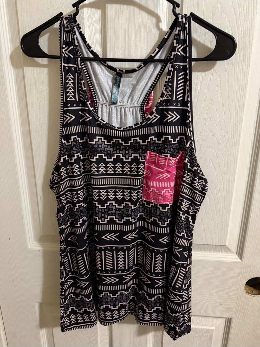 Sterling Kreek Womens Black & Pink Aztec Pocket Tank Top - Unbranded